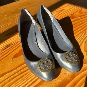 Tory Burch Size 8 Navy Wedges